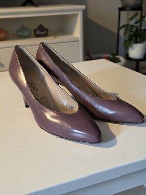 Vintage Amalfi Monica Mauve Pointed-Toe Mid Heel Leather Pumps
